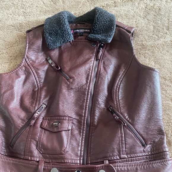NWOT BURGUNDY FAUX LEATHER MOTO VEST - Picture 4 of 11
